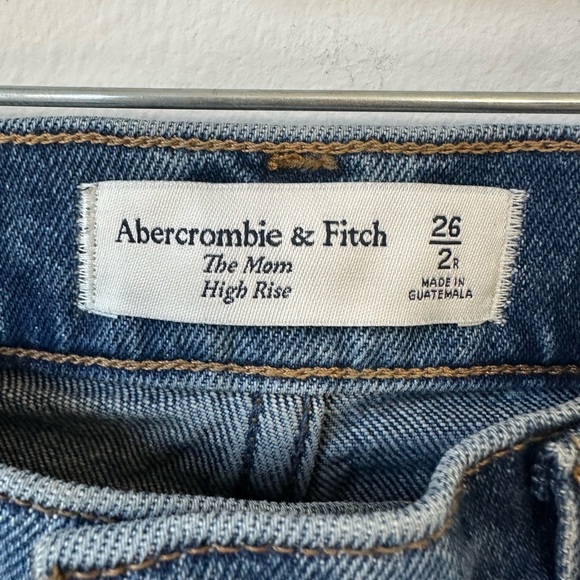 Abercrombie and Fitch The Mom High Rise Distressed Denim Jeans Size 26 2 Raw Hem - Picture 4 of 6
